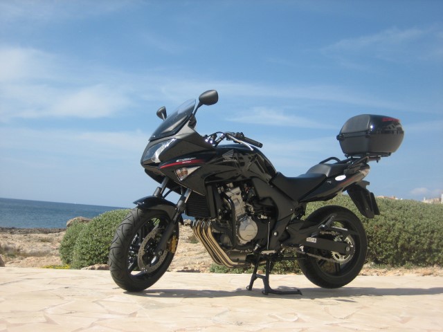 Rent a Honda CBF600 with Mallorca Motorbike